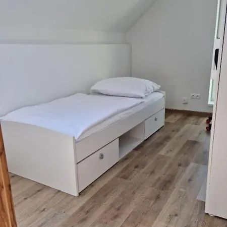 Rekreacni Domek V Ceskem Krasu 度假居